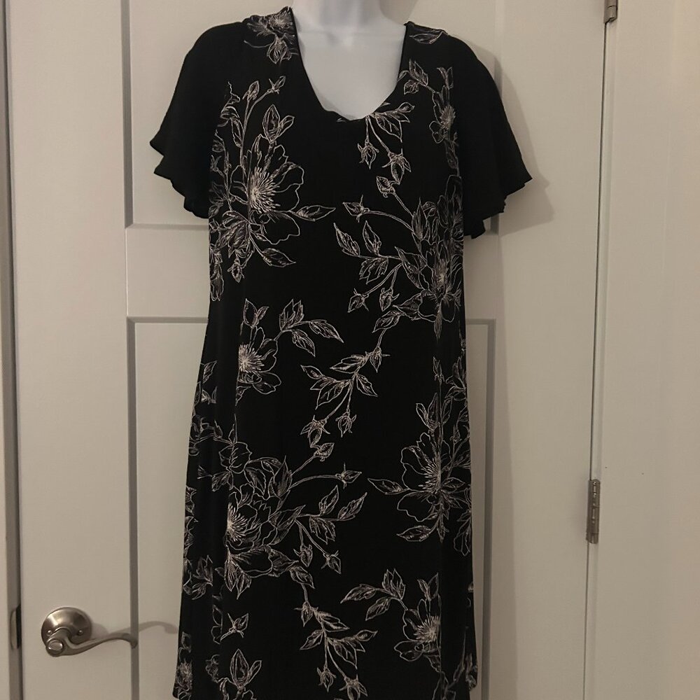 White House Black Market Ultimate Reversible Dress